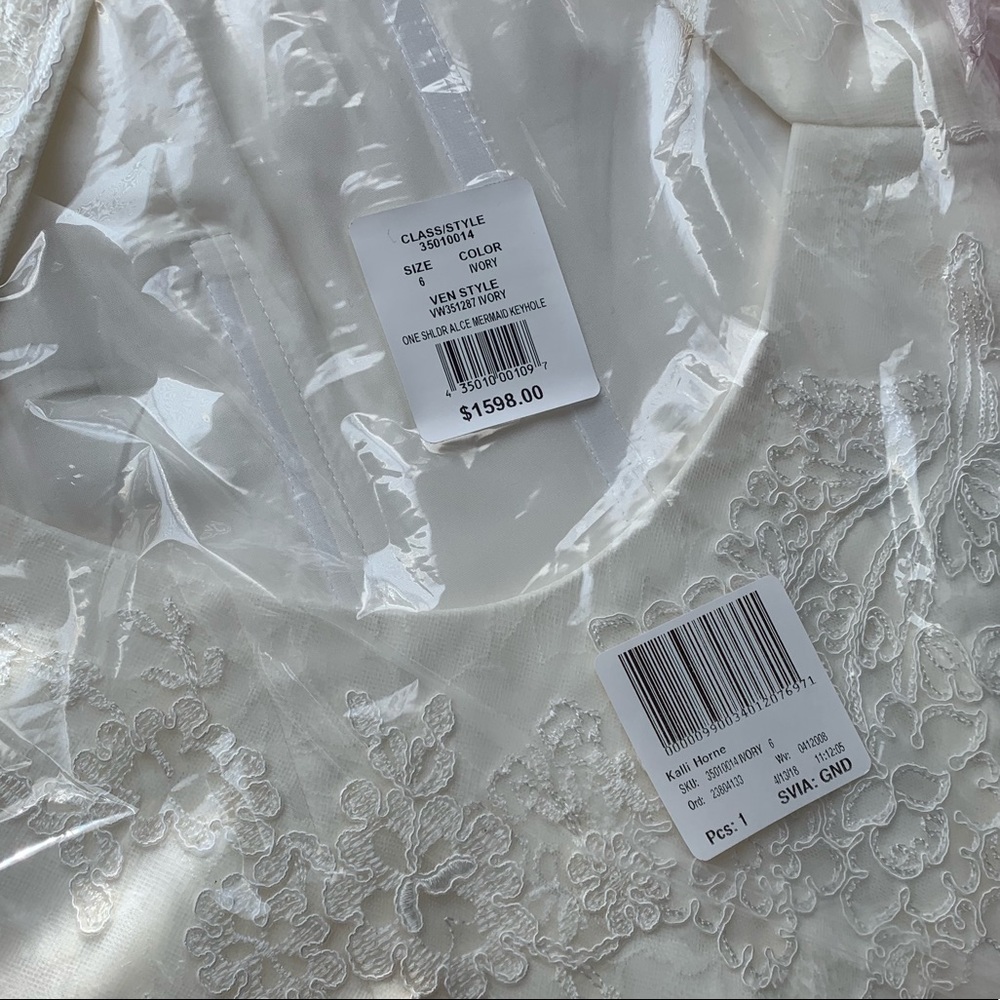 New White by Vera Wang wedding dress - Picture 4 of 4